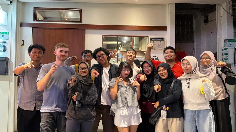 Meet Up Before Leaving group photo. Left to right: me, Ethan, Zharif, Latifa, Rio, Dafian, Khain, Diajeng, Wildan, Atiqah, Nabila, Fidelia.